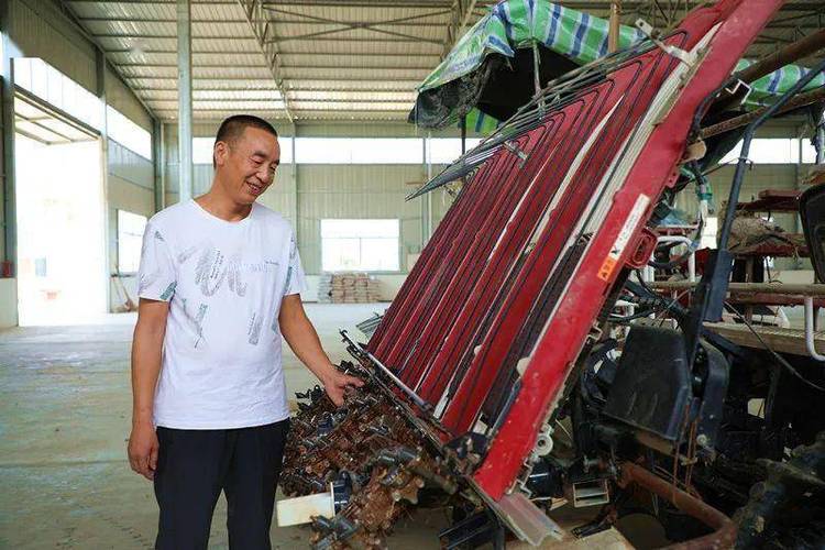 新津"育秧大王"凃成元:工厂化育秧,服务能力达2万亩以上